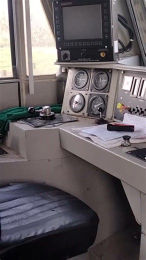 Inside Locomotive Cab View | Freight Train Engineer POV 🚆🇺🇸 #shorts