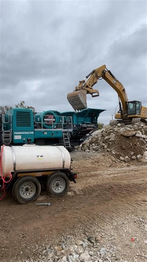 Chilly day crushing some demolition concrete material. Powerscreen New England Aggregate Screens & Crushers, LLC #aggregates #construction #demolition #concrete #materials | Dan Hollinger