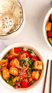 New Recipe ✨✨ Spice up your Meatless Monday with this finger-licking Chili Tofu! 🌶️✨ A lighter take on the classic Chili Paneer, this version is healthier, packed with protein and fiber, and bursting with bold Indo-Chinese flavors. Perfect for a quick dinner that’s as delicious as it is nutritious! 💚🍴 Want the recipe? Comment “Chilli Tofu” and I’ll send it straight to your DMs! 🥢 #meatlessmonday #easyrecipes #plantpowered #tofurecipes #indochinese | Ministry of Curry