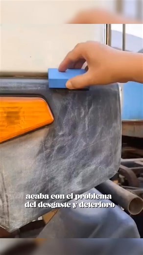 ¿Tus plásticos han perdido su brillo?☹️ El Restaurador de Partes Negras revive el negro intenso y protege del sol en segundos.😎 ✔️ Restaura color y brillo ✔️ Repele el agua y la suciedad ✔️ Ideal para paragolpes, retrovisores, interiores y más 📦 Envío gratis | 💰 Pagás al recibir | T-Llegapy