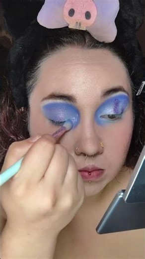 Blue eyeshadow tutorial #youtubeshorts #makeup #makeuptutorial #makeupartist #shorts #blue #tutorial
