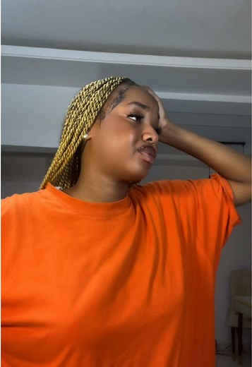 Omo 😭😭😭I no Dey even see road type am 😭😭😭 I need a new wig o