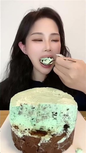 Asmr🍰Eating 🍰One Bite And You’ll Fall In Love With This Cream Cake！#ASMR