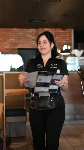 𝗧𝗜𝗥𝗔𝗚𝗘 𝗗𝗘 𝗣𝗔̂𝗤𝗨𝗘𝗦! 🐰🍫 Du 1er mars au 4 avril, pour chaque achat en salle à manger ou pour emporter, vous recevrez un coupon pour courir la chance de gagner notre 𝗚𝗜-𝗚𝗔𝗡-𝗧𝗘𝗦𝗤𝗨𝗘 𝗹𝗮𝗽𝗶𝗻 𝗲𝗻 𝗰𝗵𝗼𝗰𝗼𝗹𝗮𝘁! 🤩 (affectueusement surnommé Jeannot le lapin 😋) Passez nous voir! Vous pourriez être celui ou celle qui ne manquera clairement pas de chocolat à Pâques cette année. 😂🤭 👉 𝗟𝗲 𝗴𝗮𝗴𝗻𝗮𝗻𝘁 𝘀𝗲𝗿𝗮 𝗮𝗻𝗻𝗼𝗻𝗰𝗲́ 𝗹𝗲 𝟱 𝗮𝘃𝗿𝗶𝗹, 𝗷𝘂𝘀𝘁𝗲 𝗮̀ 𝘁𝗲𝗺𝗽