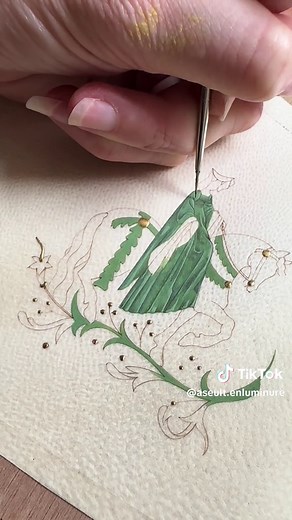 Vidéo de toute la réalisation de cette Enluminure, extrait des très riches Heures du duc de Berry! Je vous montre comment étape par étape prend forme une Enluminure. Laissez-moi vos commentaires ✨🎠✨ extrait de la page du mois de mai ✨✨✨ - Cette Enluminure est réalisée sur du parchemin de chèvre - Avec des pigments naturels - Or en coquille 23,75 carats - Feuille d’or 23 carats #ducdeberry #enluminure #miniature #gold #or