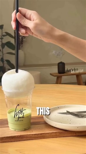 ᴘɪxᴇʟꜱ-ᴠɪꜱɪᴏɴ on Instagram: "This is a genius packaging design ⬇️ This cafe added a coconut membrane on top of their matcha cups. Each membrane is filled with coconut water and a customer must pierce the membrane with a straw in order to fill their drink up. After the drink has been filled the cafe will then fill the membrane with cake and icing so you can eat it. This brings a lot more customers to the cafe as it adds a unique customer experience and also adds value. #businesstips #branding #ma