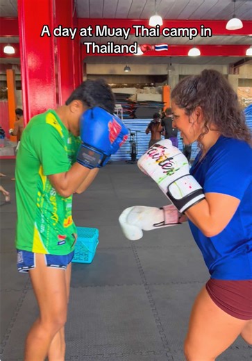 Some light blocking practice, after this when I was blocking he was punching so hard😭🤣🤣#muaythaicamp #khunsuekmuaythai #thailandtravel #thailand #boxinglife