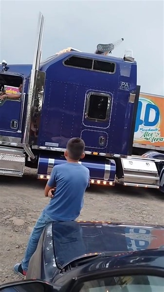 655K views · 10K reactions | Amazing #trucks #truckdriver #trucker #peterbilt #kenworth | American Semi Truck | Facebook
