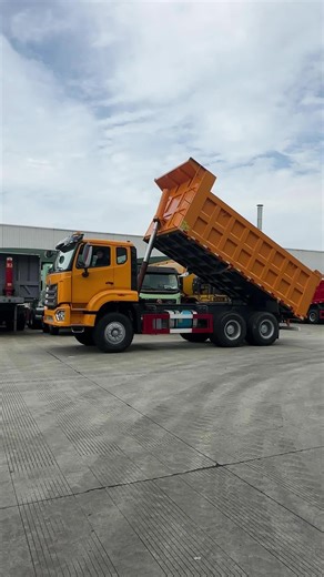 I am jackie chen in chengdu#chinatruck #dumptruck #howo