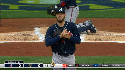 Ian Anderson poncha a tres