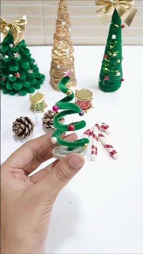 Mini Pipe Cleaner Christmas Tree DIY | Easy Table Decor | Cute Christmas Craft Idea