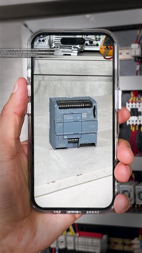 Si no sabes cómo programar un PLC, te estás quedando atrás en la industria ⚠️ En las grandes empresas industriales, están optando por trabajar con PLCs. La diferencia es que unos saben cómo trabajar con ellos... y otros no. Y quiero que tú seas parte de los técnicos y ingenieros que sí saben hacerlo. Por eso te invito a nuestra Semana de la Automatización Industrial. Un entrenamiento 100% GRATUITO, online y EN VIVO, del 27 al 30 de octubre. Te enseñaré lo fundamental para empezar en la automatiz