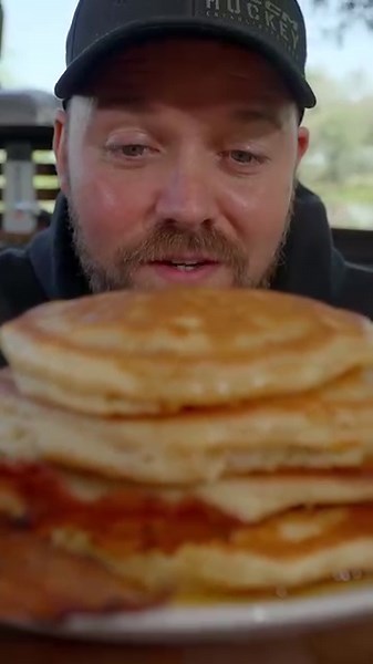 Learn how to make Chef Nathan Lippy's unforgettable buttermilk pancakes on the Blackstone griddle. You will achieve breakfast goals with a heavenly stack of fluffy pancakes infused with bacon fat, crispy thick-cut bacon, and a drizzle of maple syrup. Ingredients 3 cups all-purpose flour ¼ cup sugar 1 ½ teaspoons kosher salt 1 tablespoon baking powder 1 ½ teaspoons baking soda 3 eggs 2 ¼ cups whole milk ¼ cup vegetable oil ¼ cup apple cider vinegar 1 tablespoon vanilla extract 8 slices thick-cut 