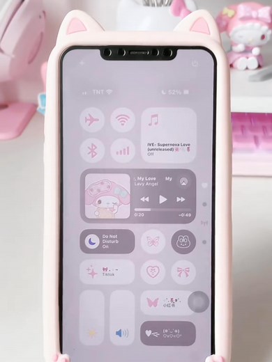 Cute iPhone Setup with iOS 18 Features