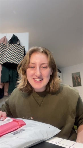 Can u tell the girls are happy to be back together? #fyp #clothes #lashes #xybzca