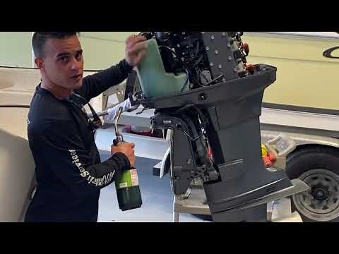 Replacing Tilt tube and steering cable on a 90hp 2 stoke Yamaha outboard in Spanish