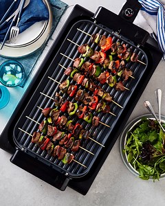 Family dinner or entertaining the family? Either way it's super easy to prepare delicious meals that will be devoured in no time thanks to the DiamondForce™️ ReversaGrill™️. Find out more about the ReversaGrill™️ here: AU: http://spr.ly/6187KGj9U NZ: http://spr.ly/6188KGj9q | Sunbeam Australia and New Zealand