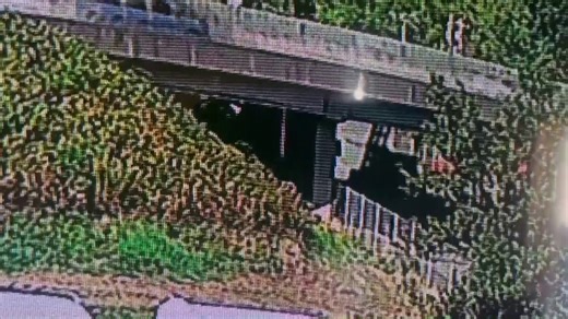 Vehicle strikes bridge supports on SR 167