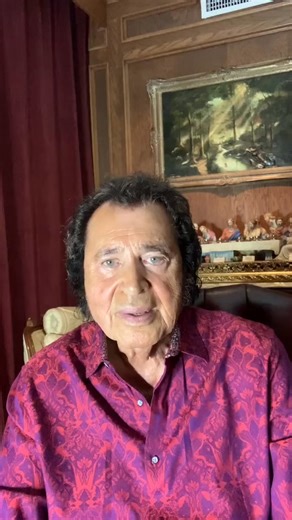 Legendary balladeer Engelbert Humperdinck is LIVE at the Shubert this holiday season. | Shubert Theatre