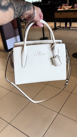 #largeandrea #coach #coachoutlet #new #large #christmasgift #beautiful #white #bags #fancy #christmasgift