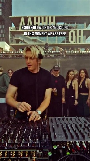 Mika Heggemann: Sundowner Set at Polyamor Open Air