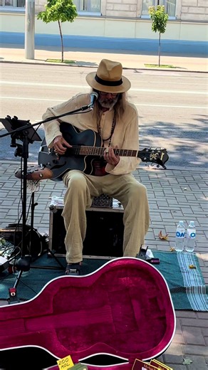Track #6 of LIVE with LOOPER No.3 - ‘Train of Thought’. #busking #busker #blues #slideguitar
