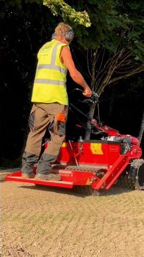 Cultipack Seeder 910 - Self-Propelled Overseeder - Landscape Seeder