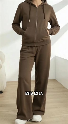 Super de Ropa, Casual cotton tracksuit with hoodie and wide-leg pants. Design: Hoodie style. Closure: Full front zipper (gold metal zipper) that can be worn open or closed. Includes a hood. #fyp #tiktok #tiktokshop