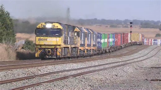 10K views · 169 reactions | 4 Minutes of Australian Freight Trains on Victoria's North East Line - Qube Hanson Aggregates, Qube Intermodal, Pacific National Containers. #train #railway #railroad | Schony747 Youtube & DVD | Facebook
