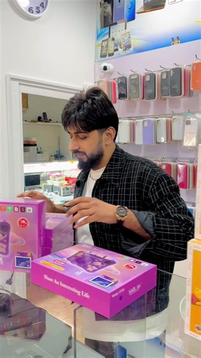 Discover Multi Lab Mobile Shop in Barcelona