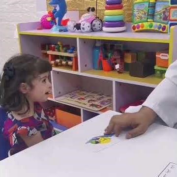 عبقرية صغيرة ببطاقات مبهجة! 🧠 تدريب مكثف للمهارات المعرفية لطفلة من متلازمة داون ✨