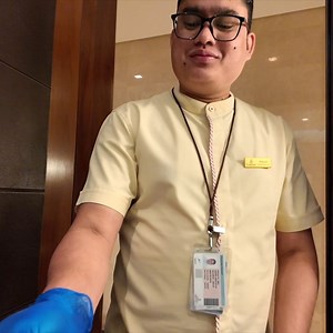 Inside the World’s Largest Business‑Class Lounge 🛫✨ | My Experience with Emirates at DXB – Concourse A 🕌🍽️🛋️🧳 | Zubair Riaz