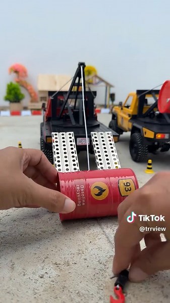 Toyota Land Cruiser MN82T 1:12 Scale RC Car Review