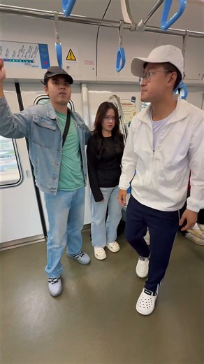 I think the girl is in real danger [ONEKINDMAN] #onekindman #kindness #respect #help