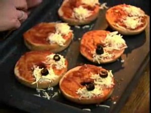 Pbs Kids Sprout Diner Elmo's Funny Faced Pizza Pies