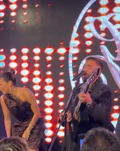 La vidéo de Kendji qui chante "Bella" avec Eva Longoria qui danse a côté 🥰 #KendjiGirac #EvaLongoria | M Radio