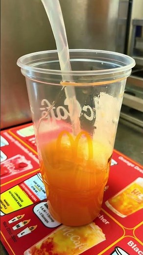 How to Make the NEW Mango Pineapple Refresher at McDonald’s? 🍍 #shorts