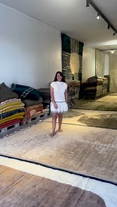 Geraldine Dalban-Moreynas on Instagram: "Dernière grande vente de tapis marocains de l’année, samedi 8 novembre à partir de 11 heures sur mparis.com 🇲🇦 ✨ Près de 80 tapis seront mis en vente pendant trois jours sur notre site internet www.mparis.com (lien dans la bio) Nous les choisissons un à un cette semaine à Marrakech, avec une sélection aux couleurs d’automne 🍂écrus bien sûr mais aussi chocolat, beige, kaki, tabac ou oranger. Il y aura des Mrirts exceptionnels, des tapis Béni Ouarain de 
