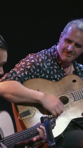 Nando Reinhardt performing "Bossa Traubeli" composed by his own grandfather, Traubeli Weiss. The spirit of Django really runs in the genes of this family! Live at Django Drom Festival 2025 together with Daniel Schober (bass) and Gidon Oechsner ( guitar) The next edition is already fixed! 23-25 January 2026 at Porgy & Bess Viena Video by @michael_acker_videography @porgyandbessvienna @nando_reinhardt_fan_page @wentilator @gidonoechsner #djangoreinhardt #gipsyjazz #manouche #guitar #djangodromfest