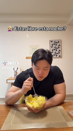 Comiendo piña, humor coreano y latam