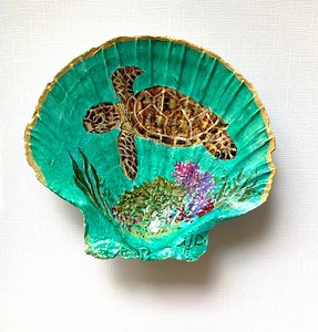 Hand Painted Scallop Shell With Turtle. - Etsy UK