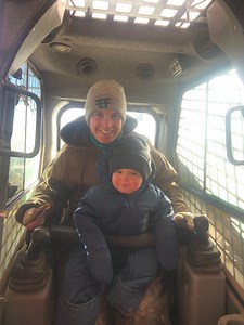 9.6K views · 129 reactions | Bedding cattle is an important part in keeping cattle clean, warm, comfortable, and clean. It’s common to use corn stalk bales to bed cattle but we take it a step further and also use cardboard. The cows love the fresh bedding #beringerfamilyfarms #dryagedbeef #iowabeef #regenerativeagriculture | Beringer Family Farms | Facebook