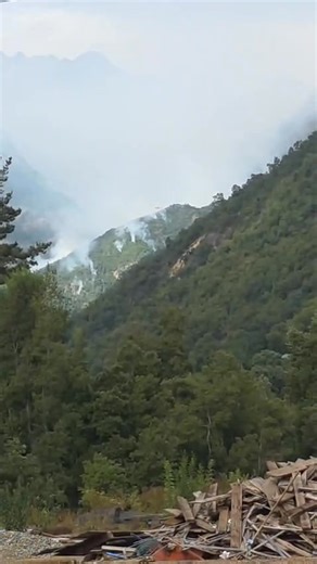 ¡𝗔𝗟𝗘𝗥𝗧𝗔! Sigue activo el incendio de bosque nativo al interior del Cajón Pejerrey, en el Santuario Achibueno de Linares. Noticia en desarrollo... | Séptima Página Noticias