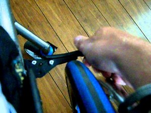 compact scissor locks