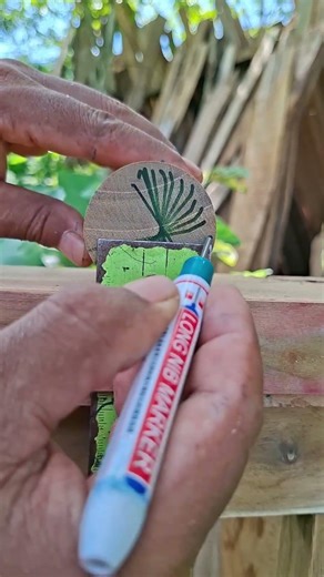 easy way to determine the midpoint #woodworking #shortsvideo