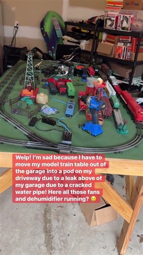 Train Table On The Move! #modeltrains #shorts