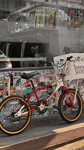 This one’s on behalf of all the struggling luggage . . . . . . #travel #vacation #humor #funny #airport | Justthebebu