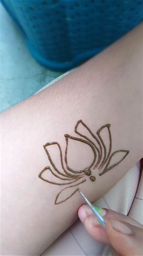 Easy Lotus Mehandi Hack l Lotus design Tutorial for Beginners #lotus #mehndi #hack #shorts #art