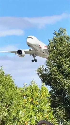 Miskinka,🤠-wu isku naxay marki U-maqlay (Ileys) O-wax ka yar 1-daqiiqo 3-diyaarad so dageen midna e kacday hoos le akhri!#Love #Love #foryou ##foryoupage #fypシ Ileys (Af Ingiriis : Light; Af Carabi: ضوء) sidoo kale loo yaqaano Iftiin waa falaadho electromagnetic taas oo u muuqata Aadamaha. Qoraxda ayaa ah meesha dhulku ka helo iftiinka. Inta ugu badan ereyga ileys waxaa loo isticmaalaa iftiinka ili qabateyga ah, laakiin micnaha iyo noocyada soo hoosgalaya intaas way ka badan tahay; waxaana ka m