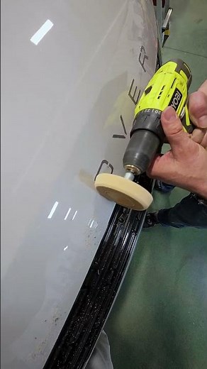Removing 'Range Rover' Hood Lettering on Range Rover SVR